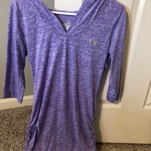 Semi- fitted hooded shirt